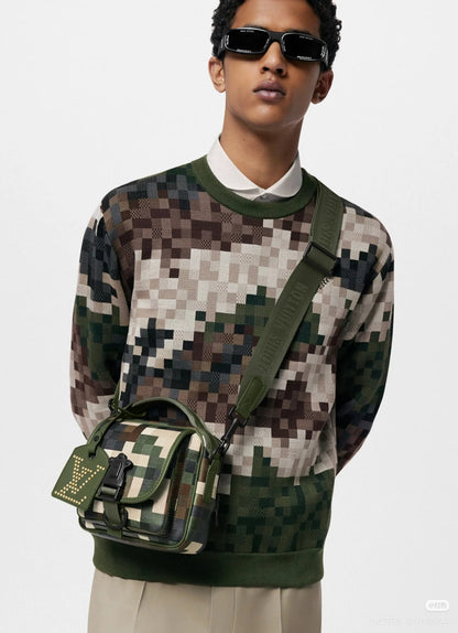 250923 New high-quality gradient Mosaic camouflage sweater