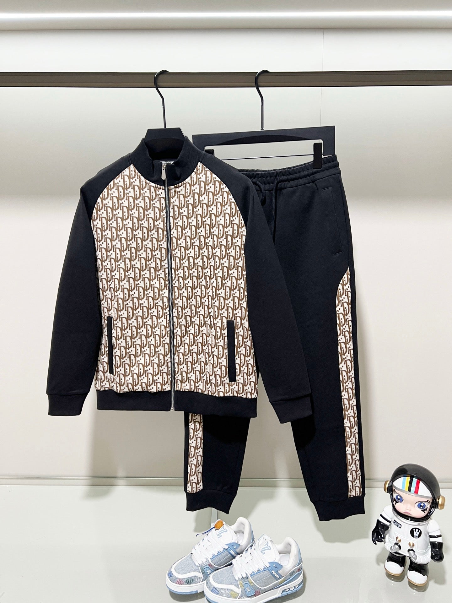 250923 New high-quality dark-patterned jacquard red and blue webbing patchwork sportswear pants