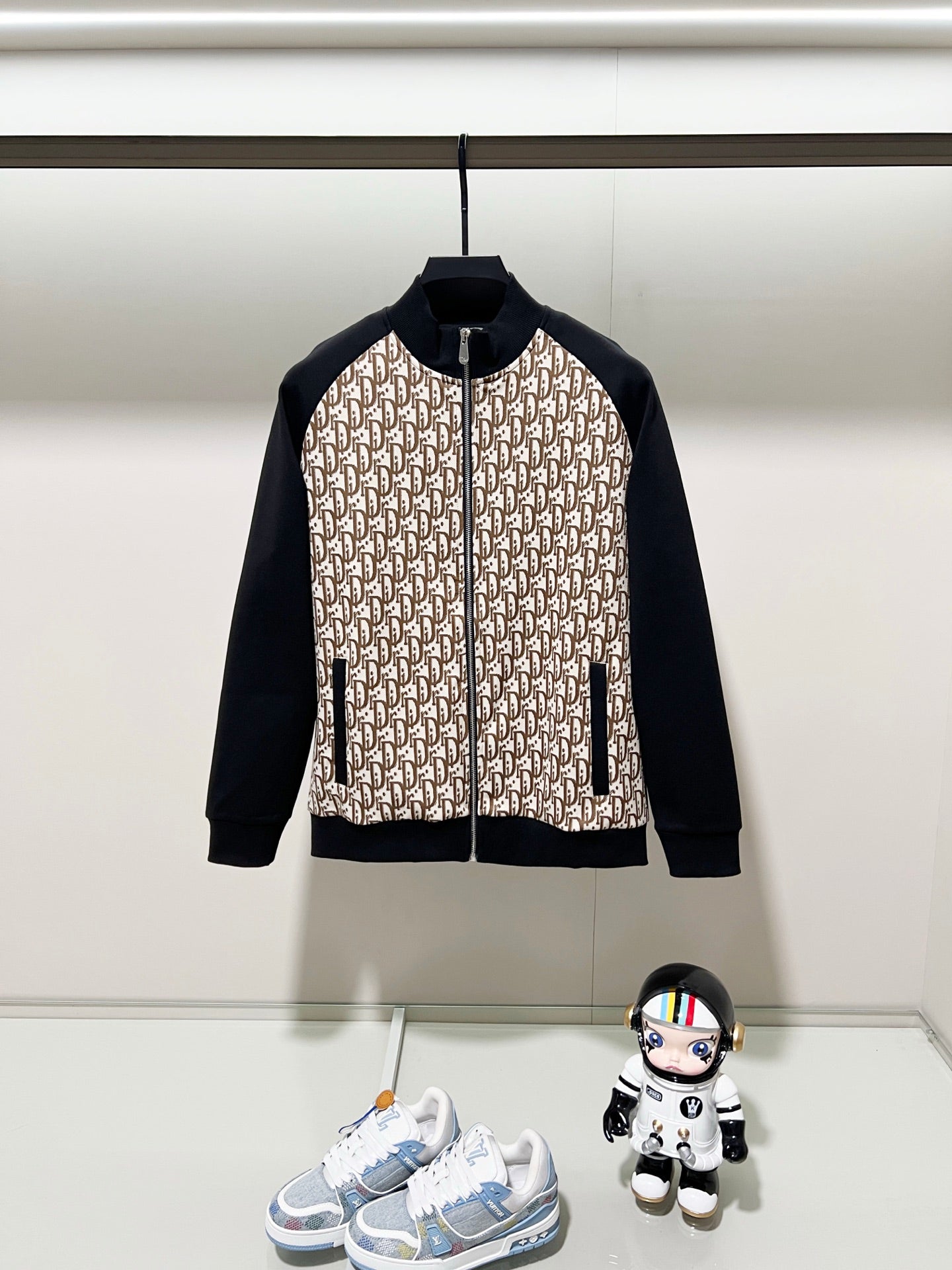 250923 A new high-quality color-blocking and splicing letter-shaped jacket