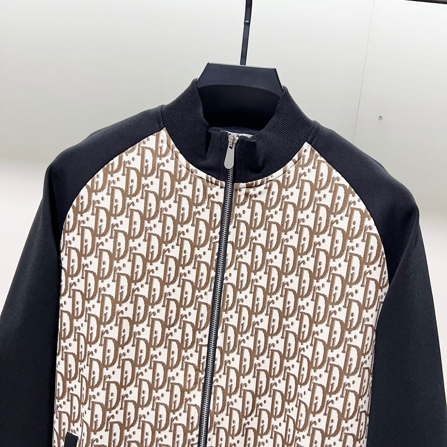 250923 A new high-quality color-blocking and splicing letter-shaped jacket