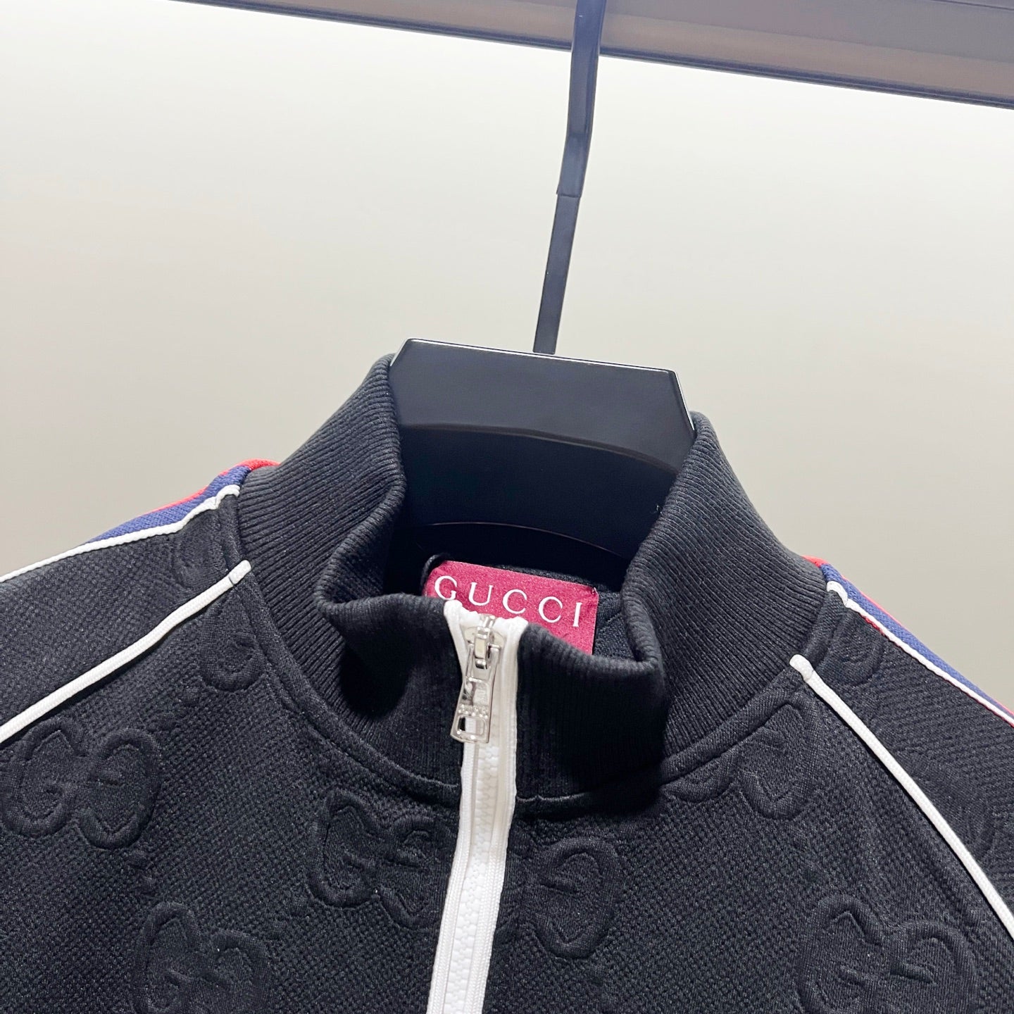 250923 new high-quality dark-patterned jacquard red and blue webbing stand-up collar coat