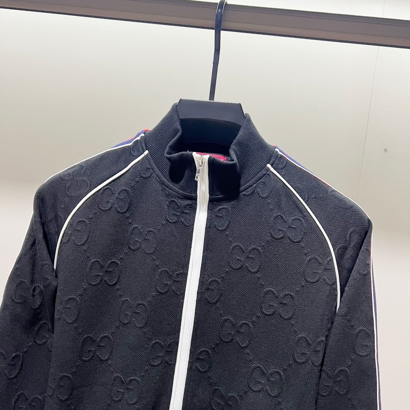 250923 new high-quality dark-patterned jacquard red and blue webbing stand-up collar coat