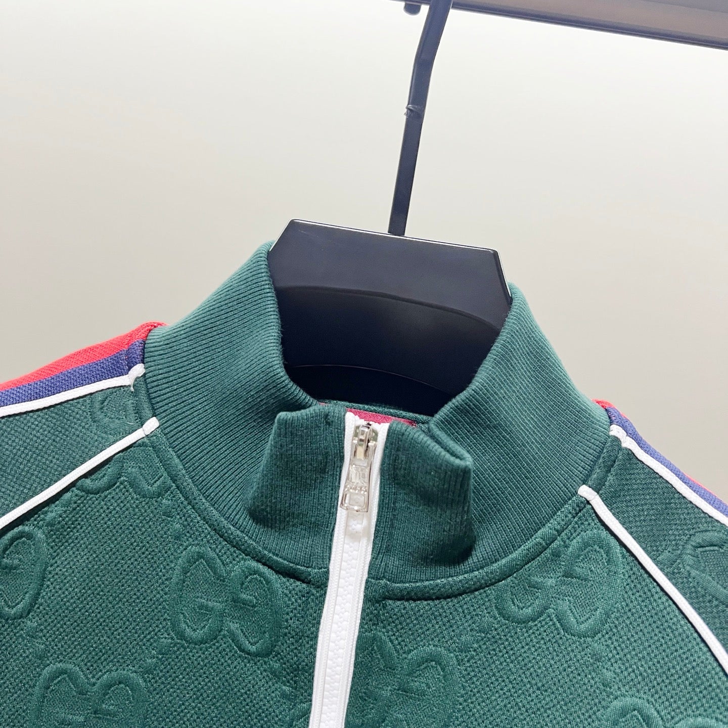 250923 new high-quality dark-patterned jacquard red and blue webbing stand-up collar coat