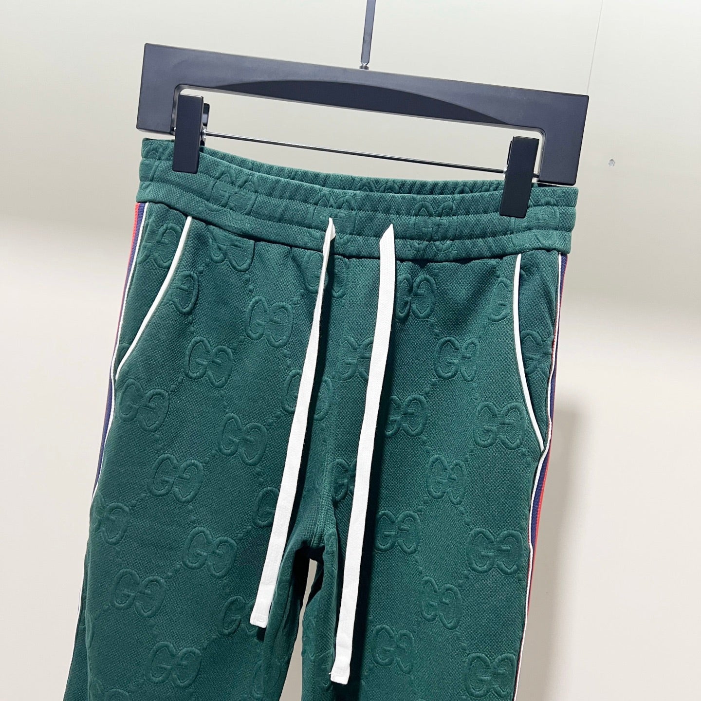 250923 New high-quality dark-patterned jacquard red and blue webbing patchwork sportswear pants