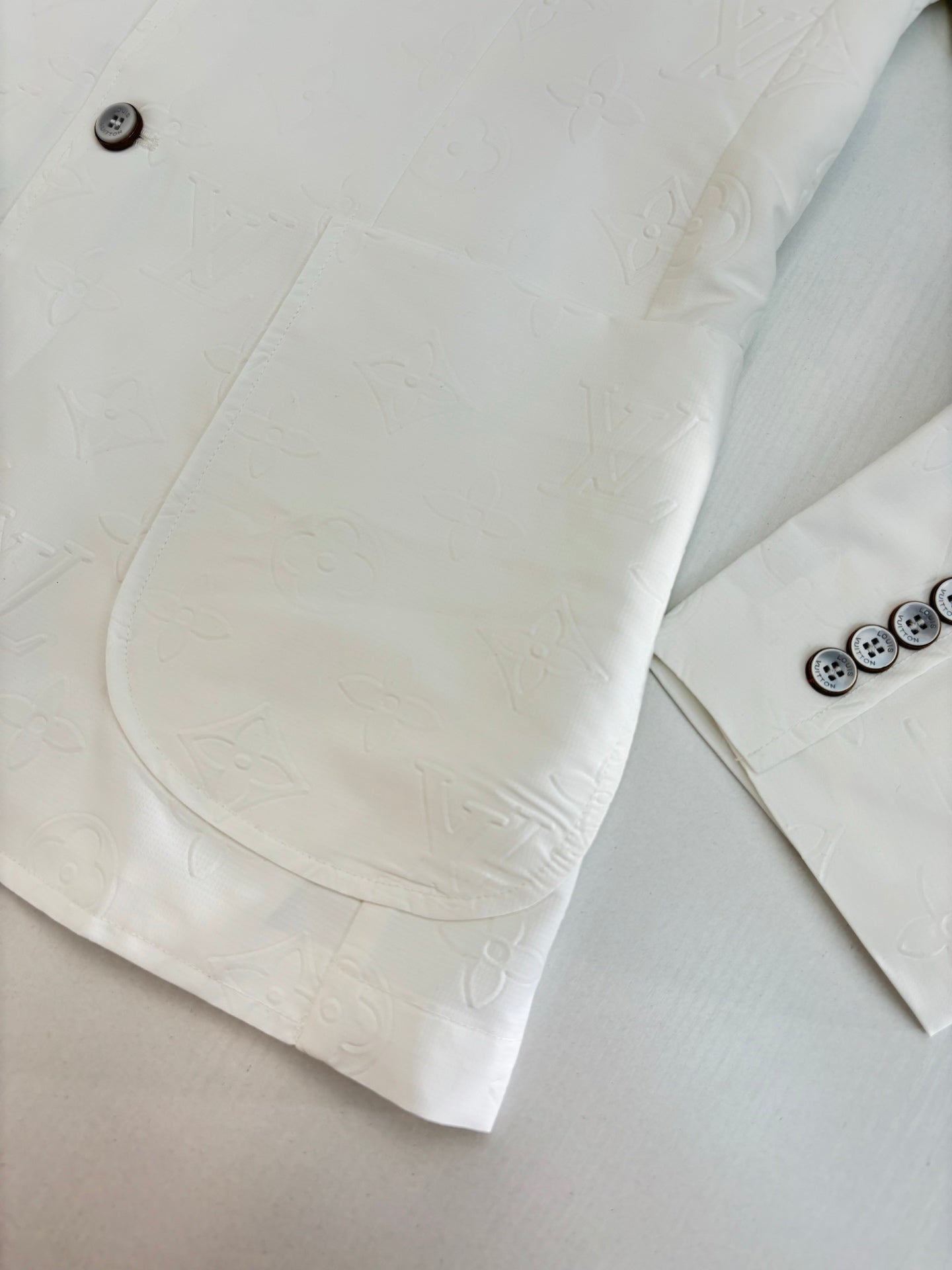 250923 New high-quality white embossed suit jacket