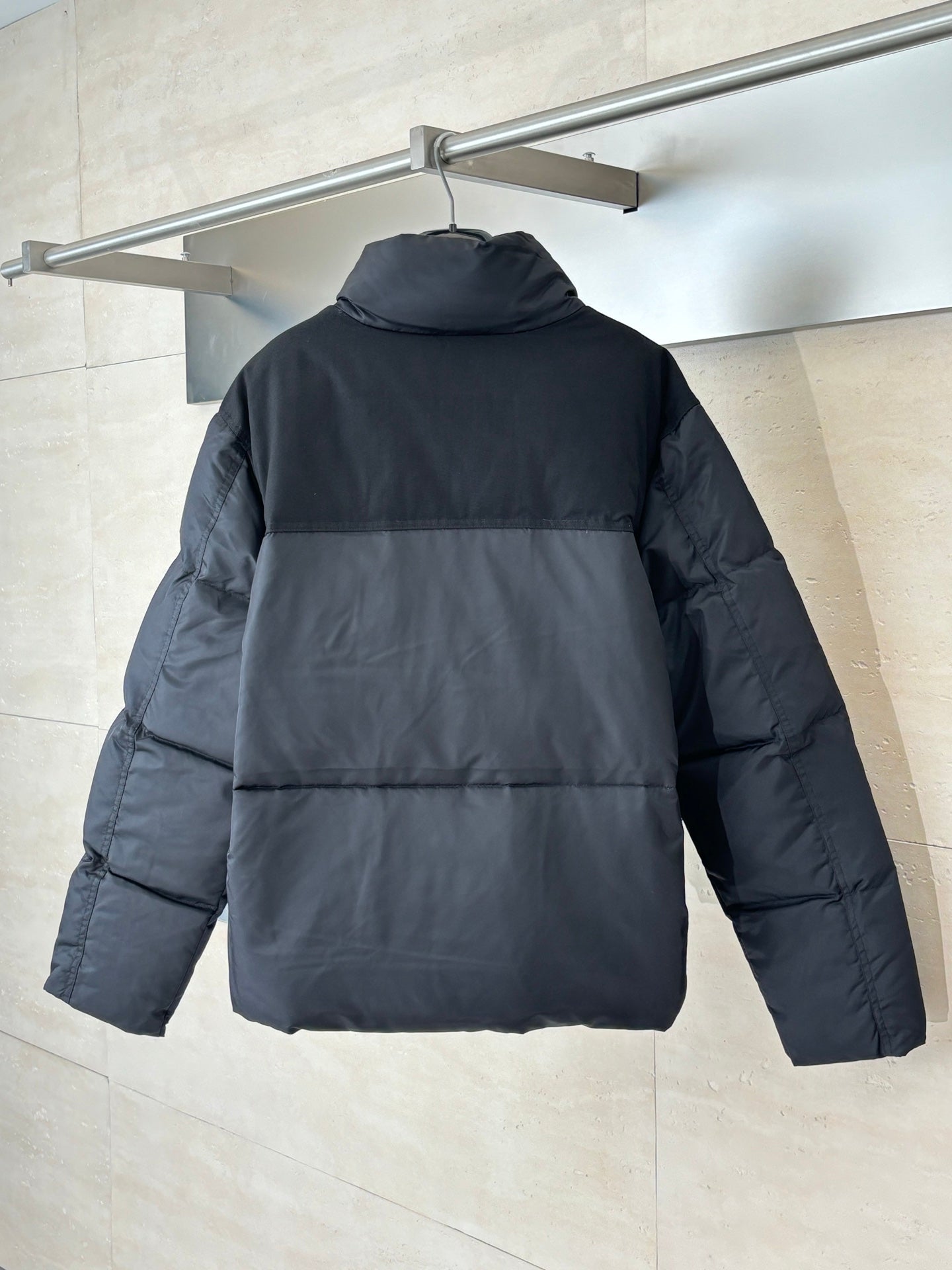 250923 new high-quality flip-bag triangle brand down jacket