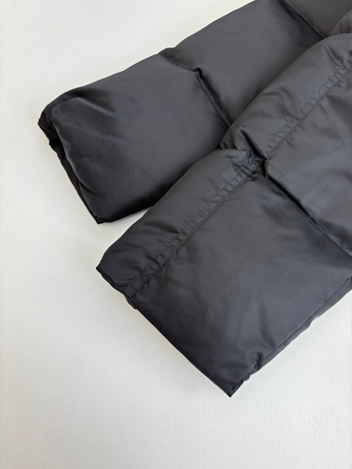 250923 new high-quality flip-bag triangle brand down jacket