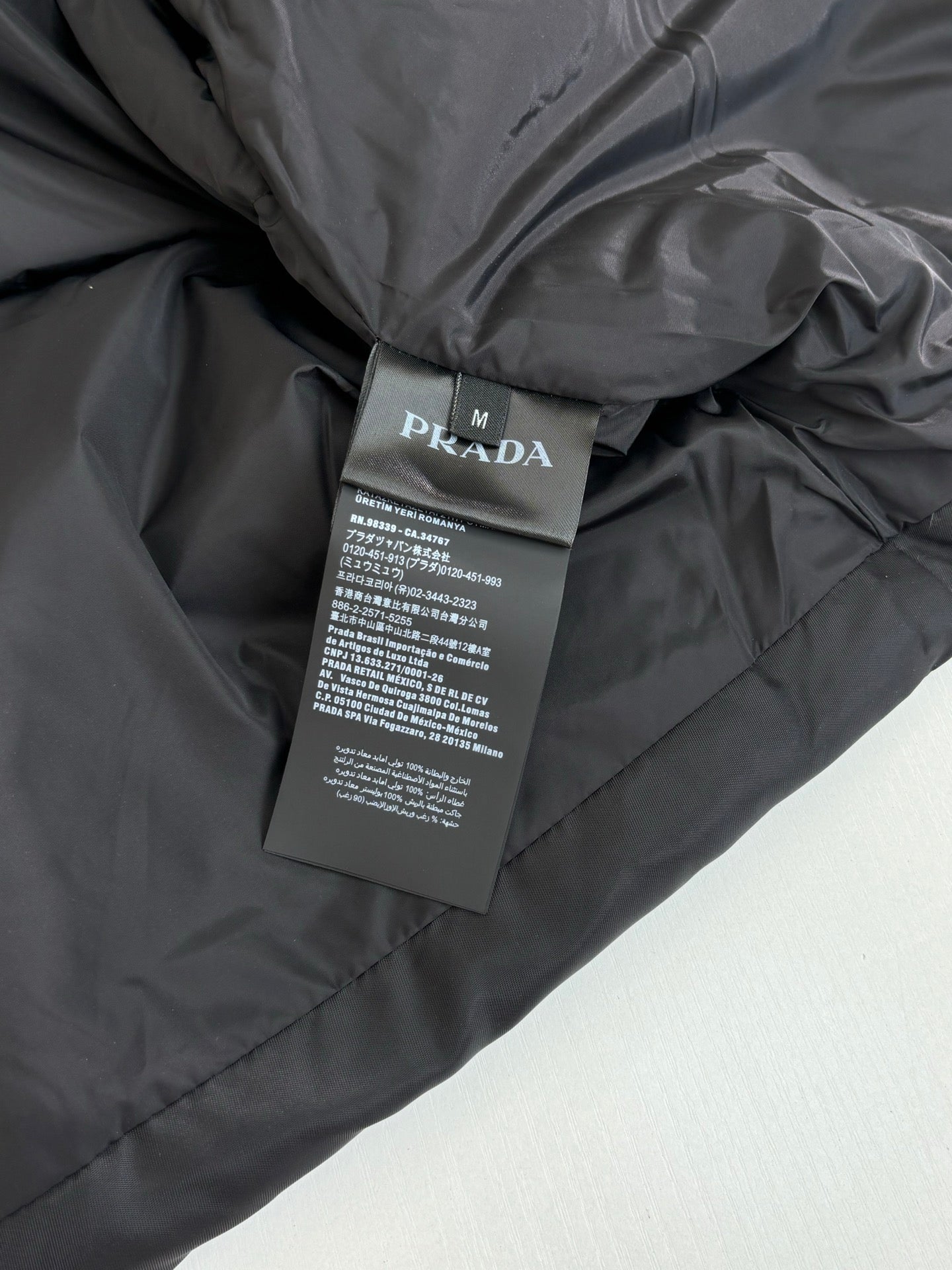 250923 new high-quality flip-bag triangle brand down jacket