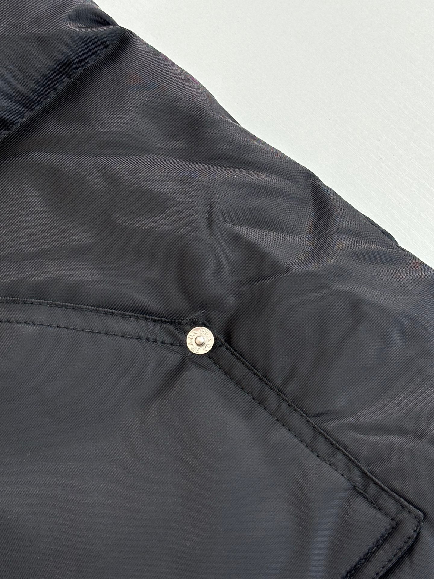 250923 new high-quality flip-bag triangle brand down jacket