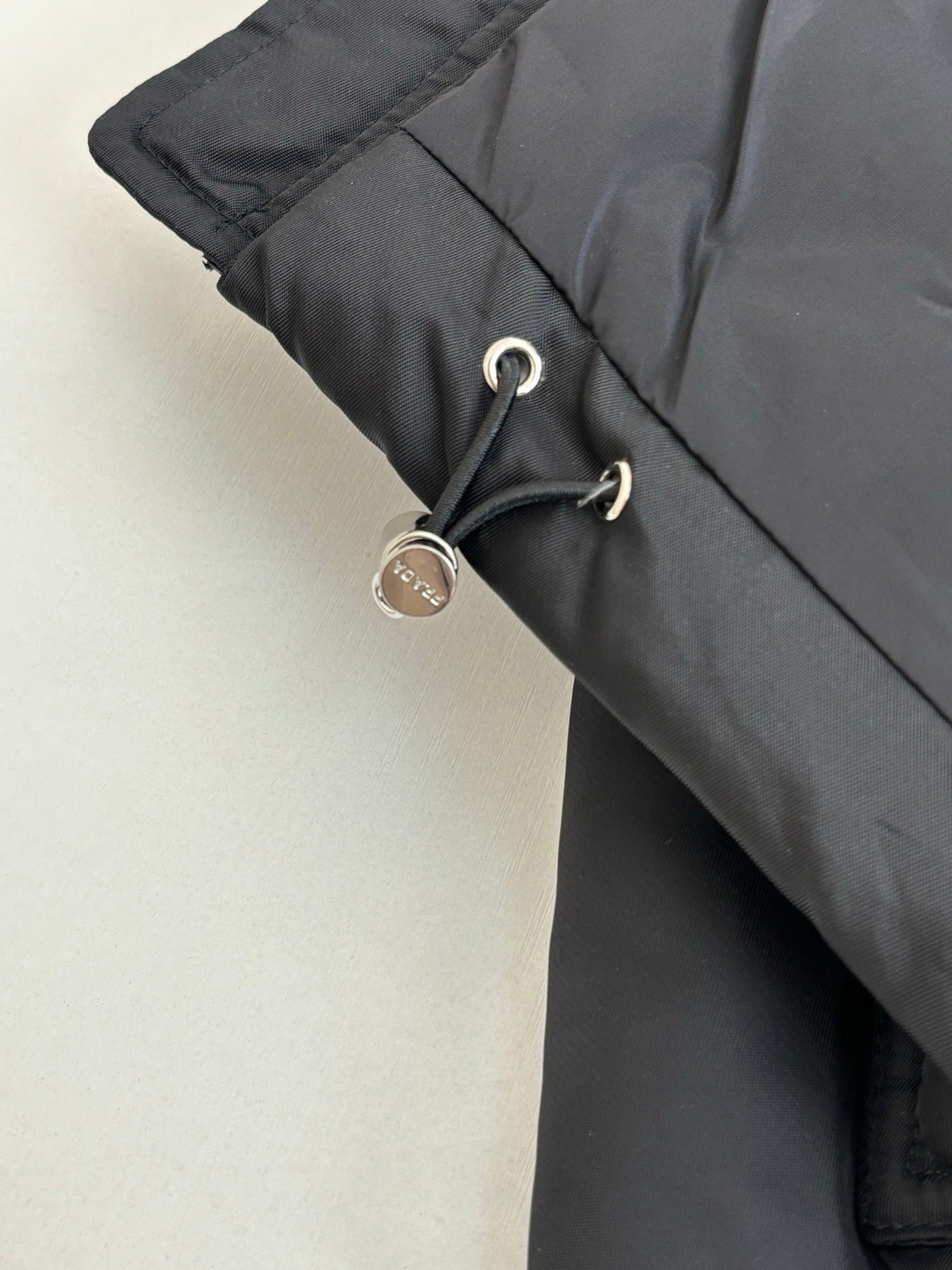 250923 new high-quality flip-bag triangle brand down jacket