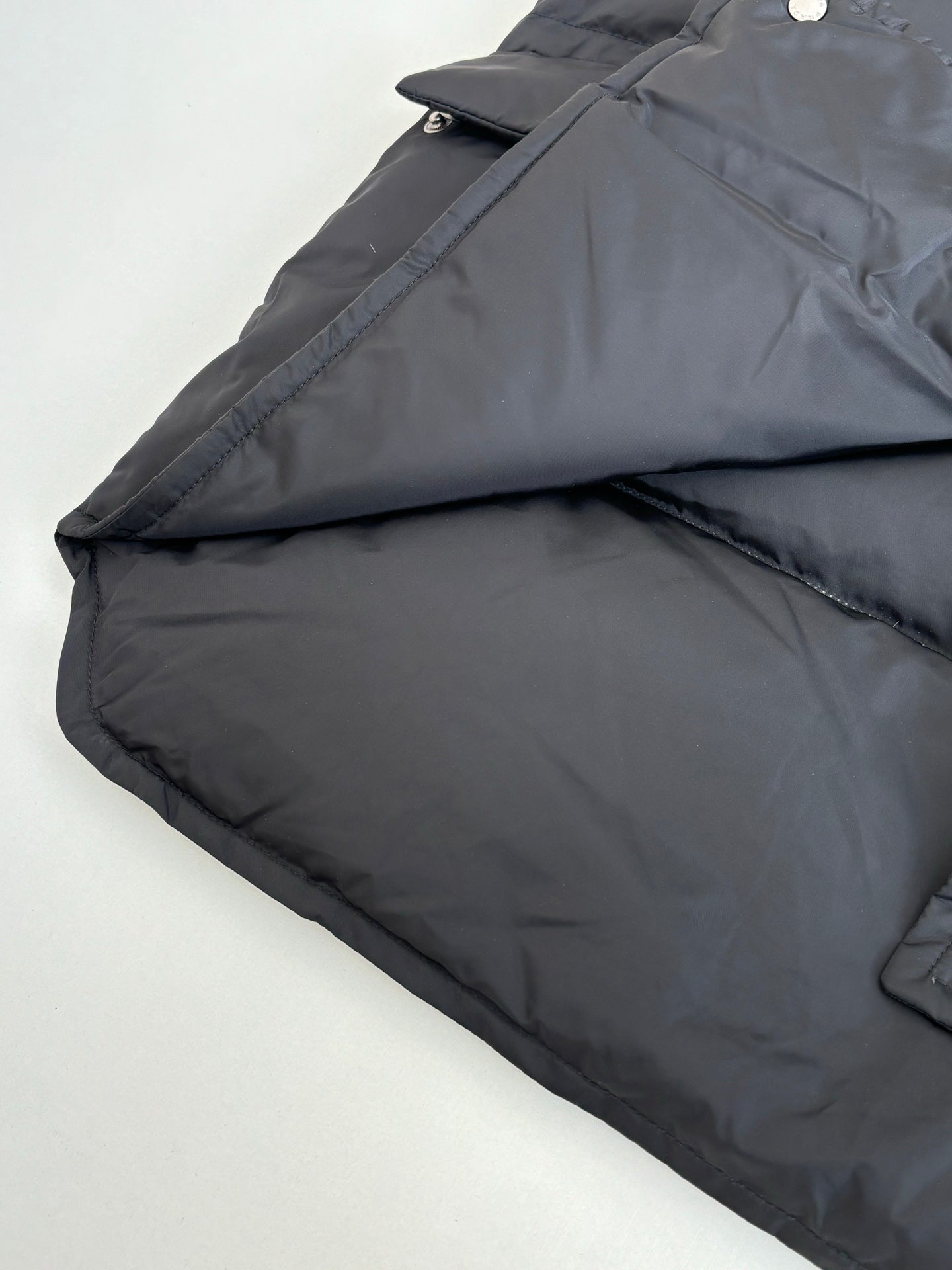 250923 New high-quality black label inverted triangle logo down vest