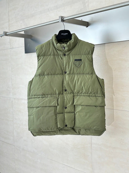 250923 New high-quality black label inverted triangle logo down vest