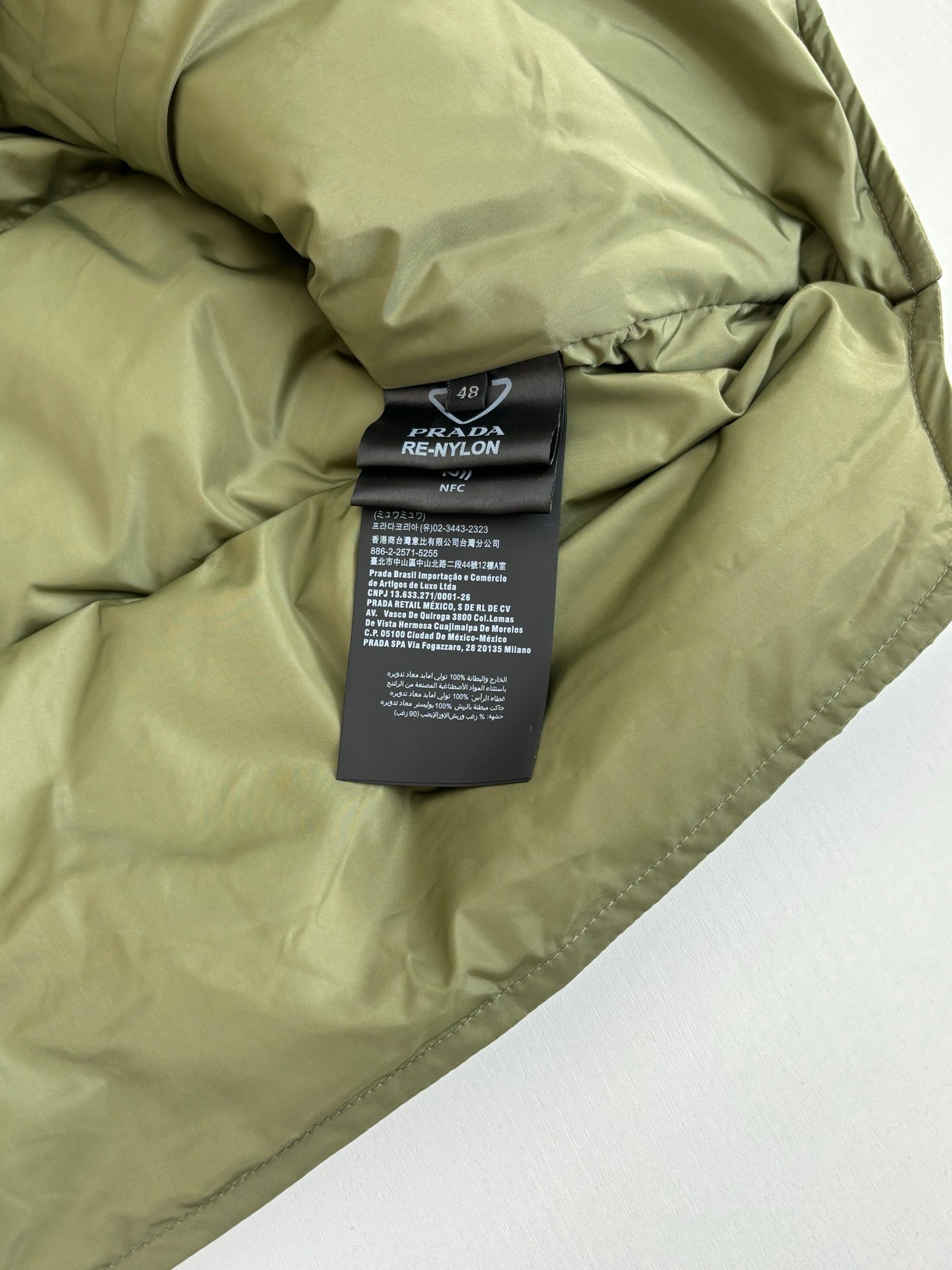 250923 New high-quality black label inverted triangle logo down vest