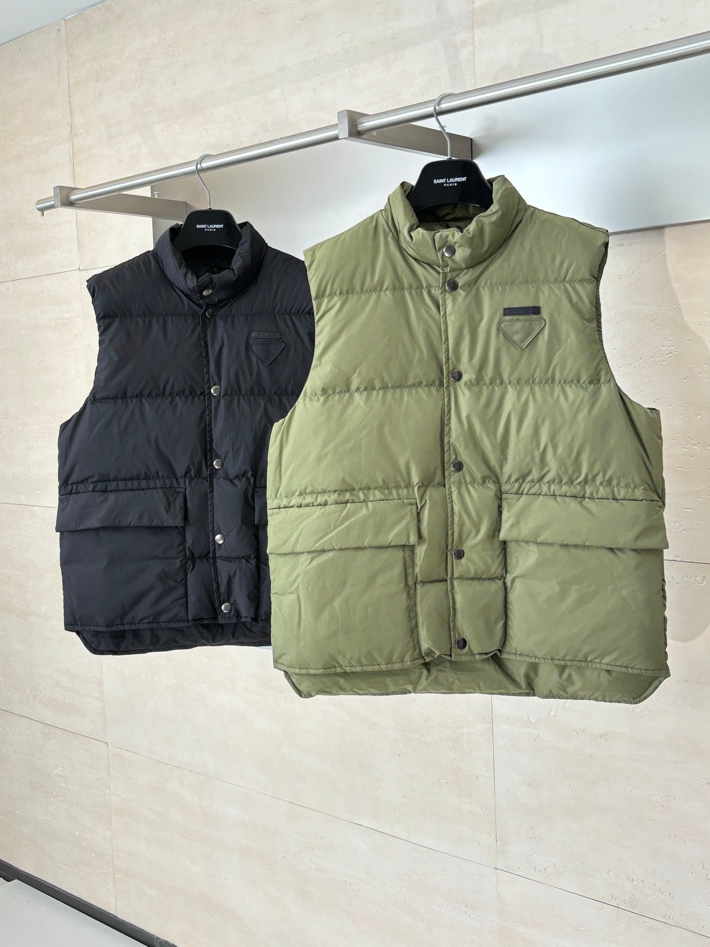 250923 New high-quality black label inverted triangle logo down vest