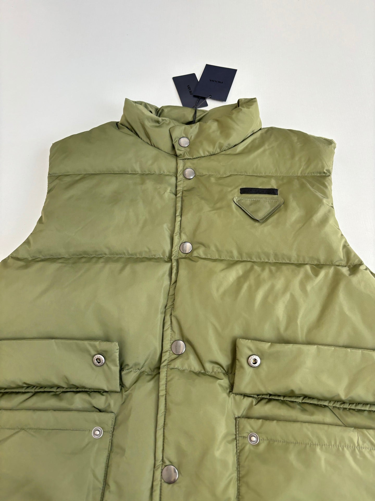 250923 New high-quality black label inverted triangle logo down vest