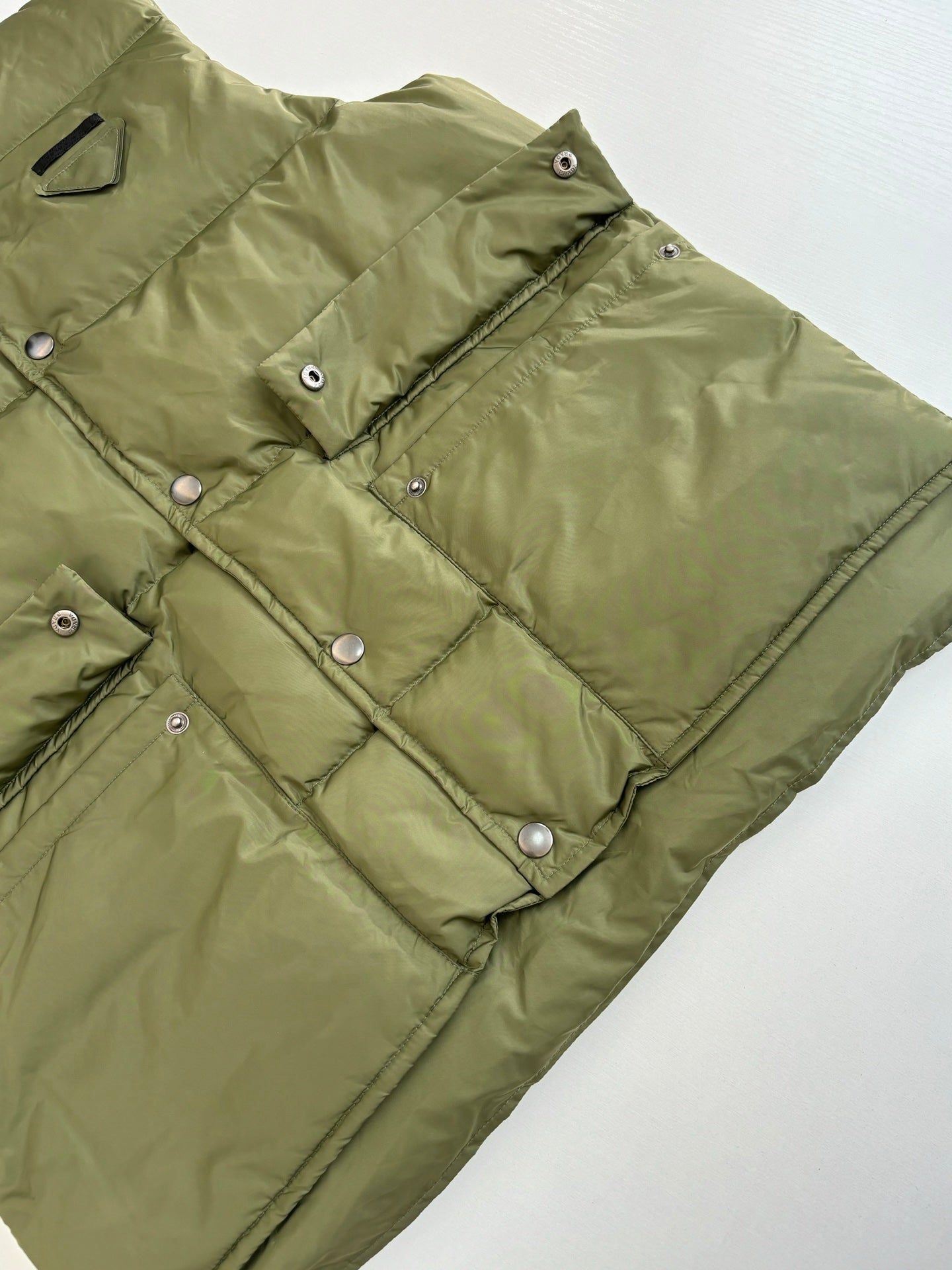 250923 New high-quality black label inverted triangle logo down vest
