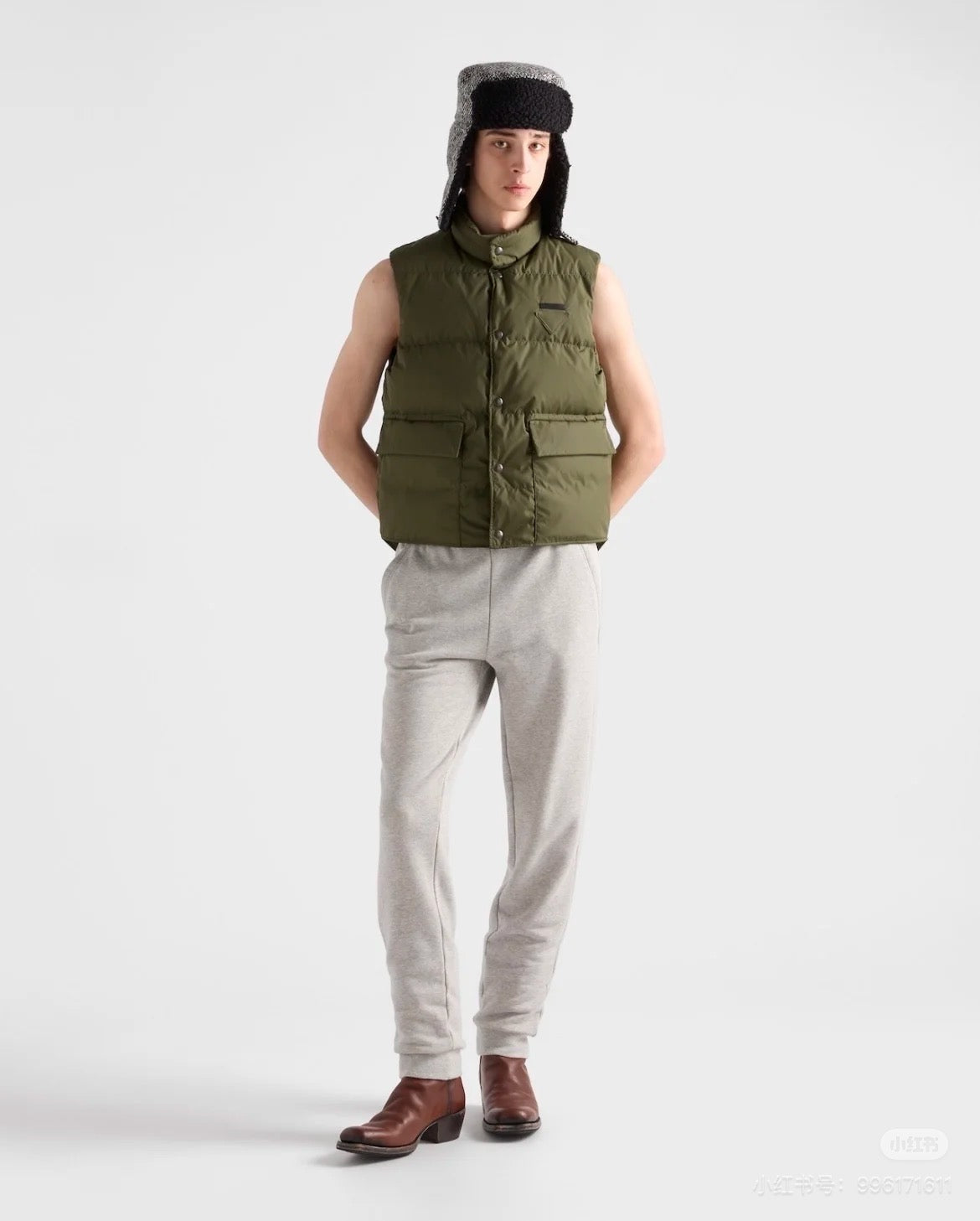 250923 New high-quality black label inverted triangle logo down vest