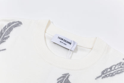 250930 New high-quality wool round-neck sweater with feather design