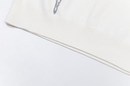 250930 New high-quality wool round-neck sweater with feather design
