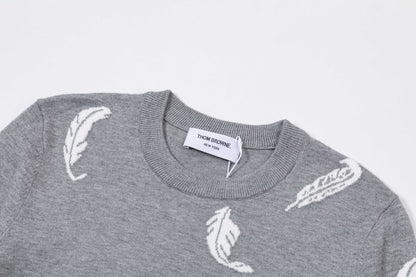 250930 New high-quality wool round-neck sweater with feather design