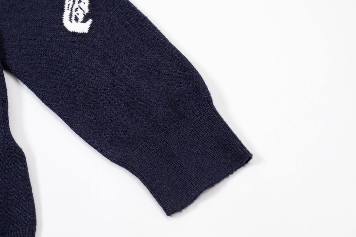 250930 New high-quality wool round-neck sweater with feather design