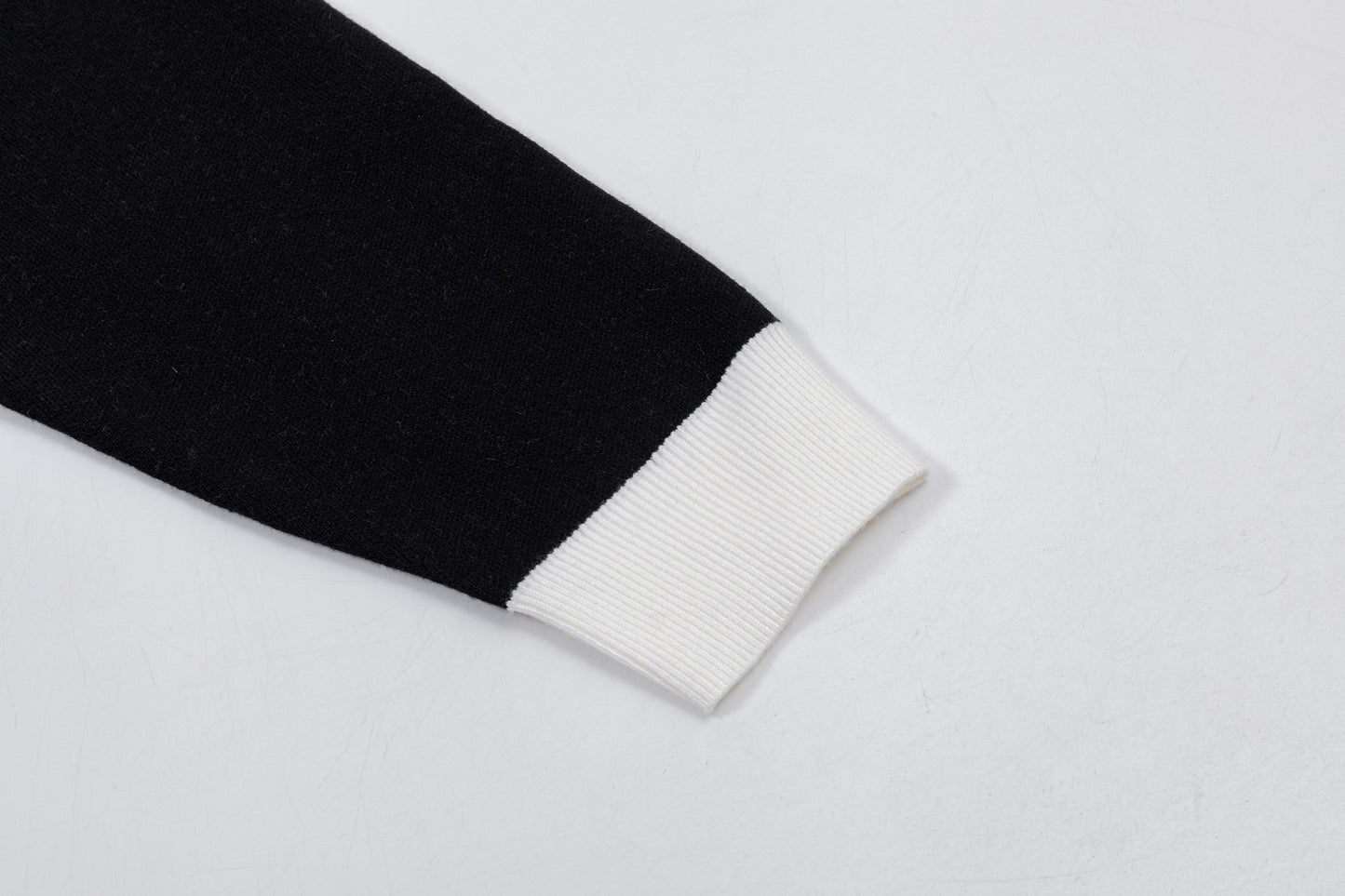 250930 New high-quality, distinctive logo wool round-neck sweater