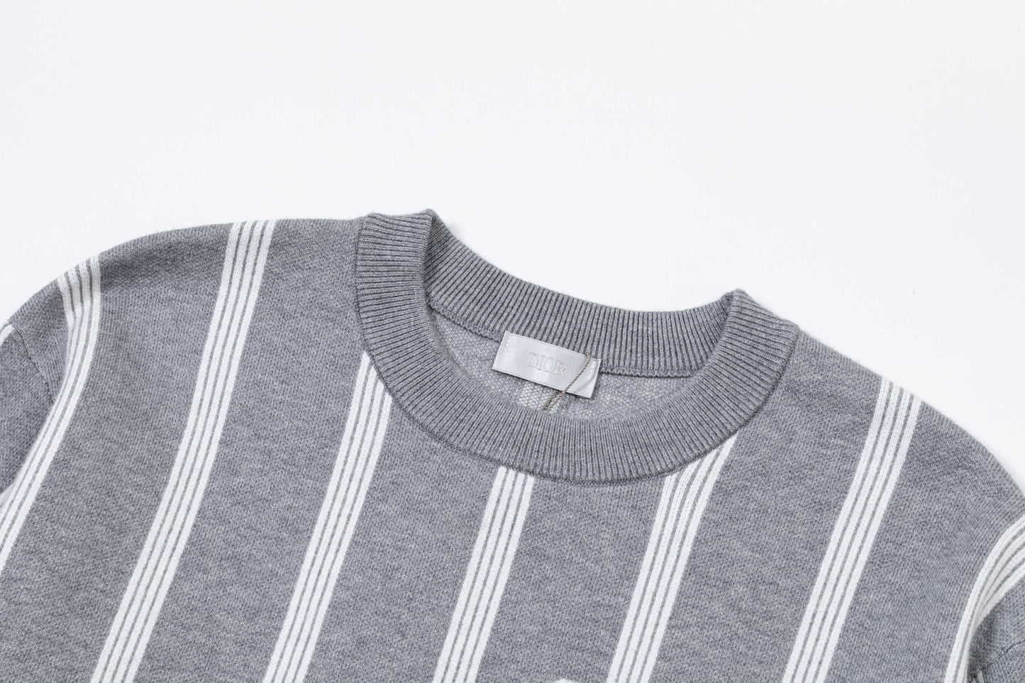 250930 New high-quality vertical striped wool round-neck sweater