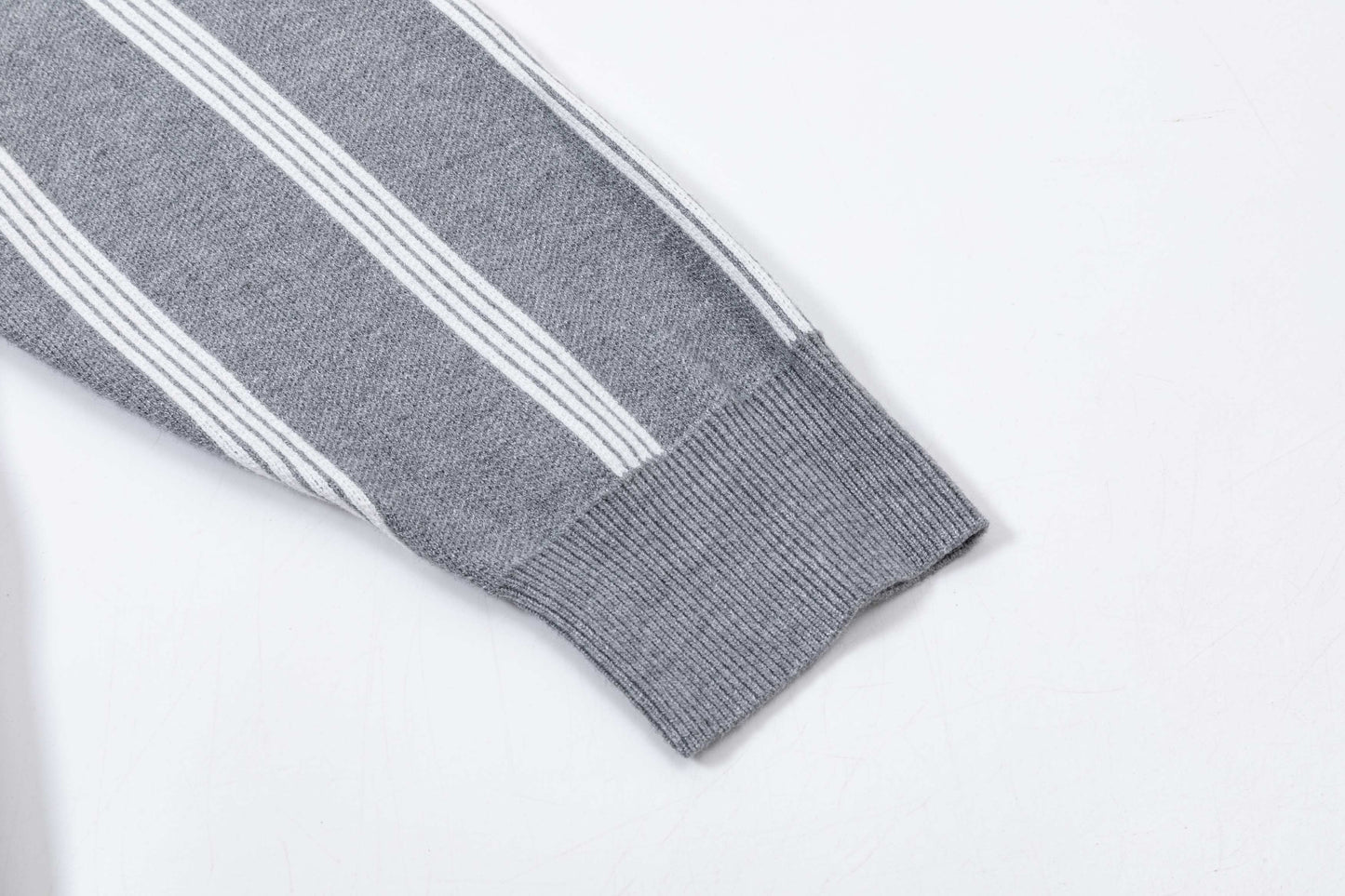 250930 New high-quality vertical striped wool round-neck sweater