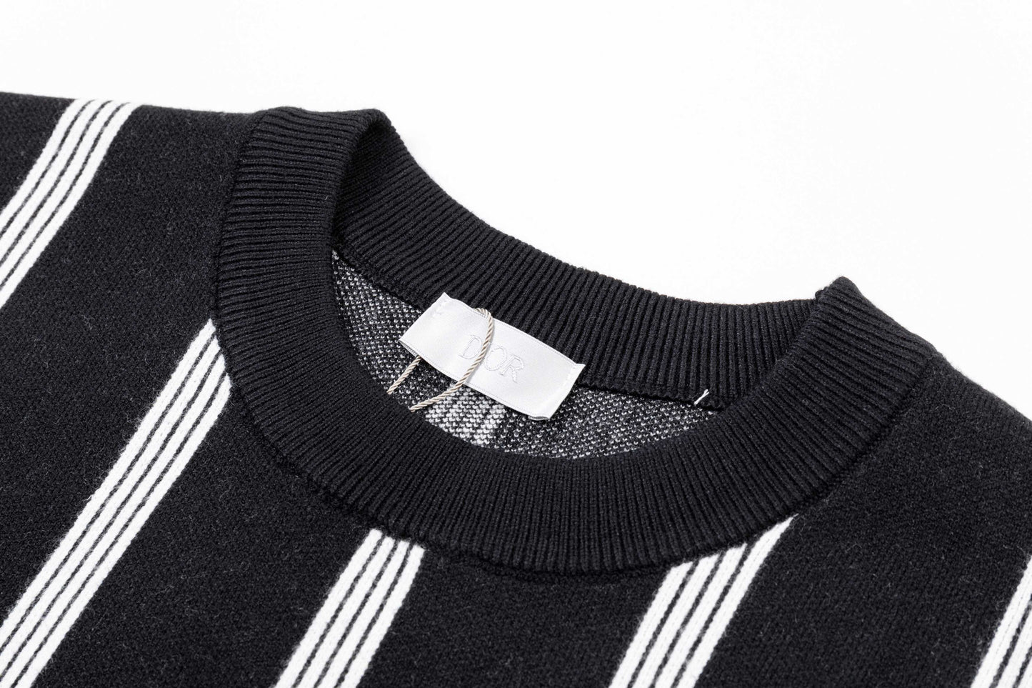 250930 New high-quality vertical striped wool round-neck sweater