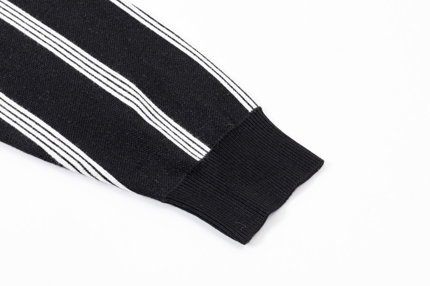 250930 New high-quality vertical striped wool round-neck sweater