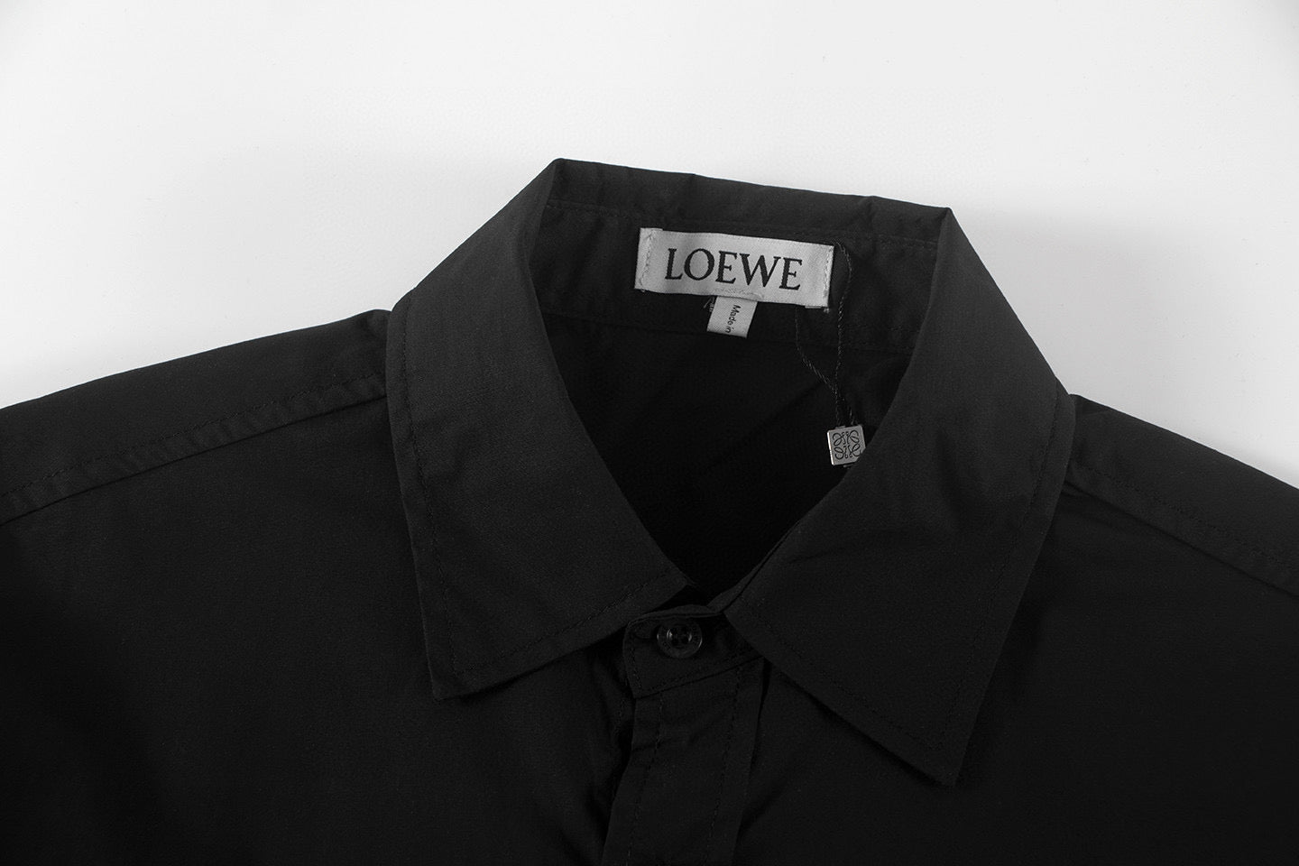 250930 New high-quality embroidered Logo shirt