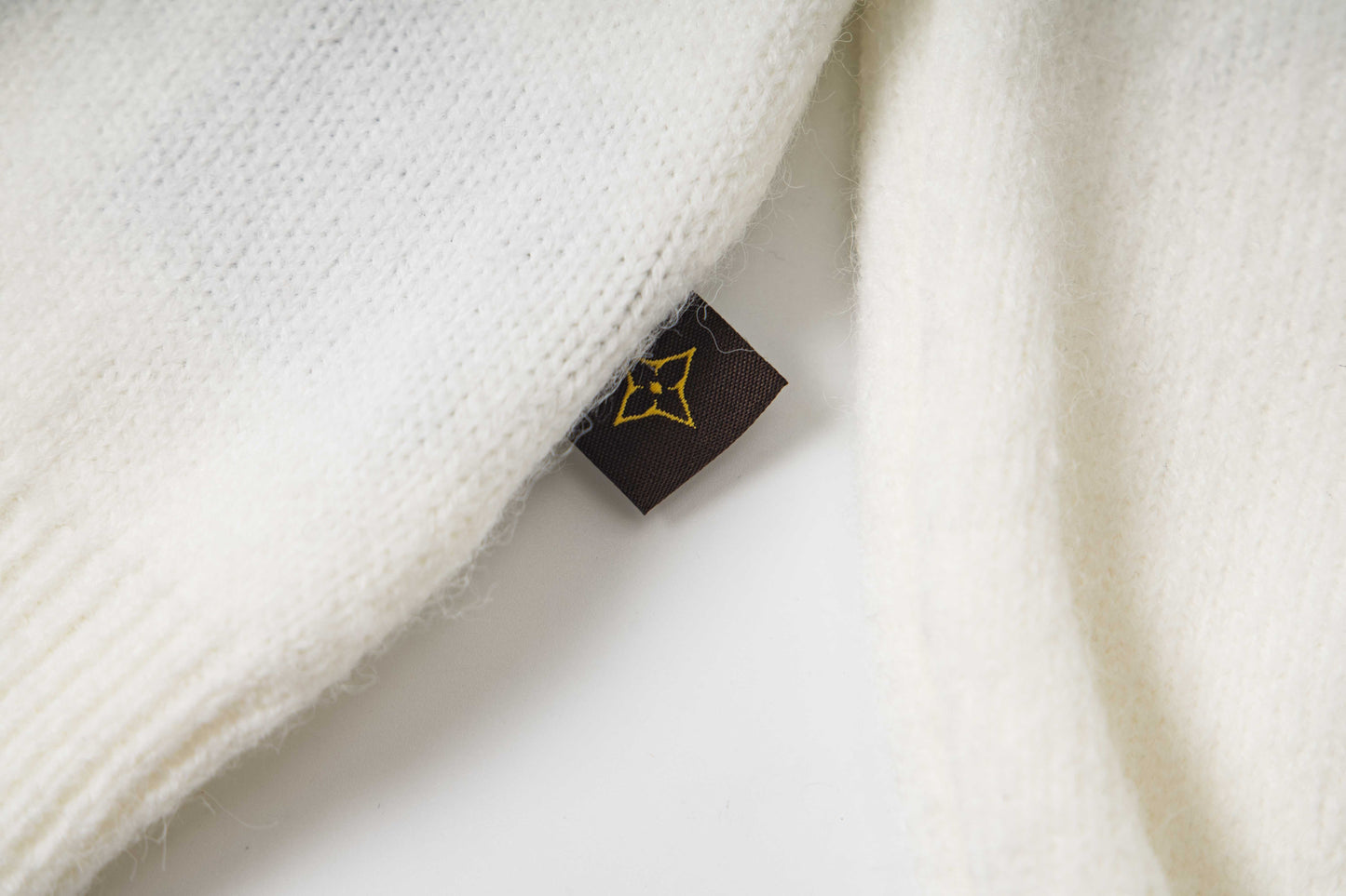 251008 new high-quality, soft and skin-friendly jacquard cashmere blend sweater