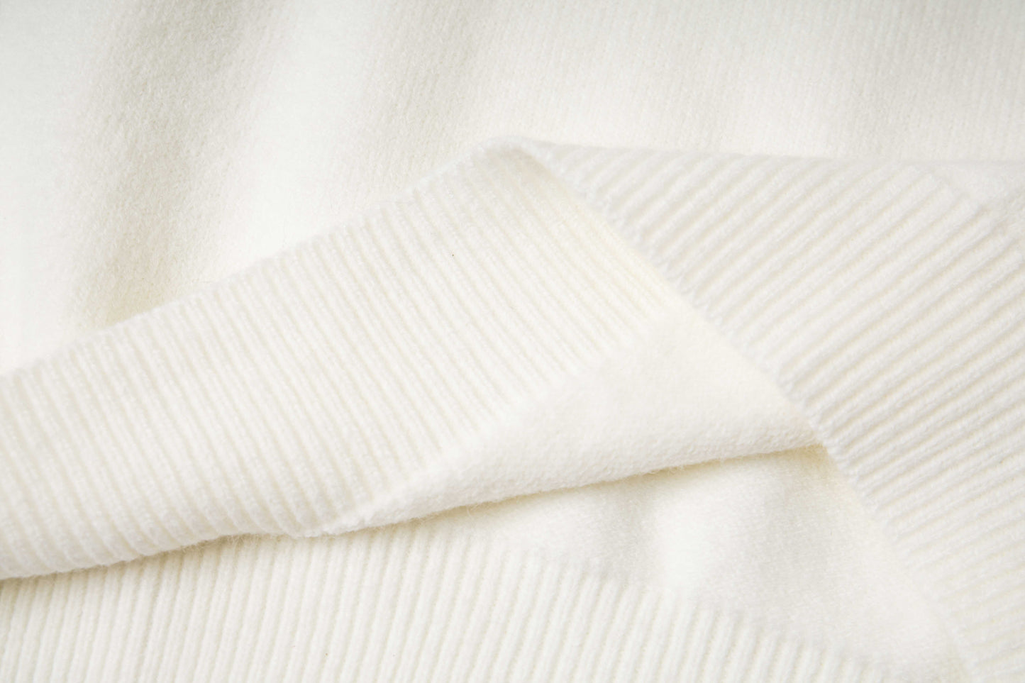 251008 new high-quality, soft and skin-friendly jacquard cashmere blend sweater
