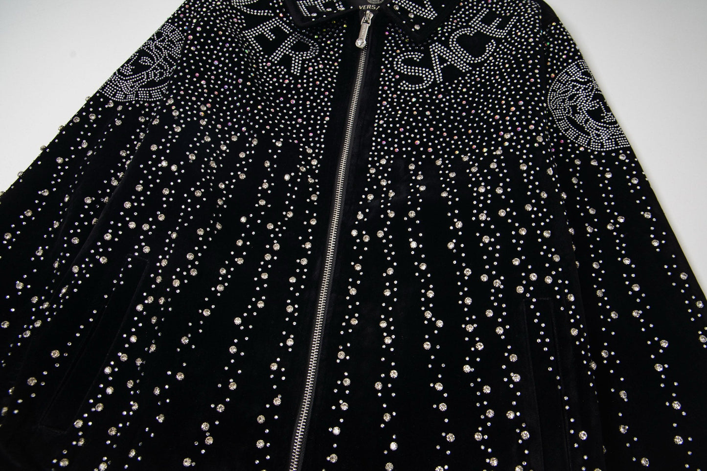 251008  new high-quality heavy-duty jacket with a full-body design featuring flash diamond craftsmanship