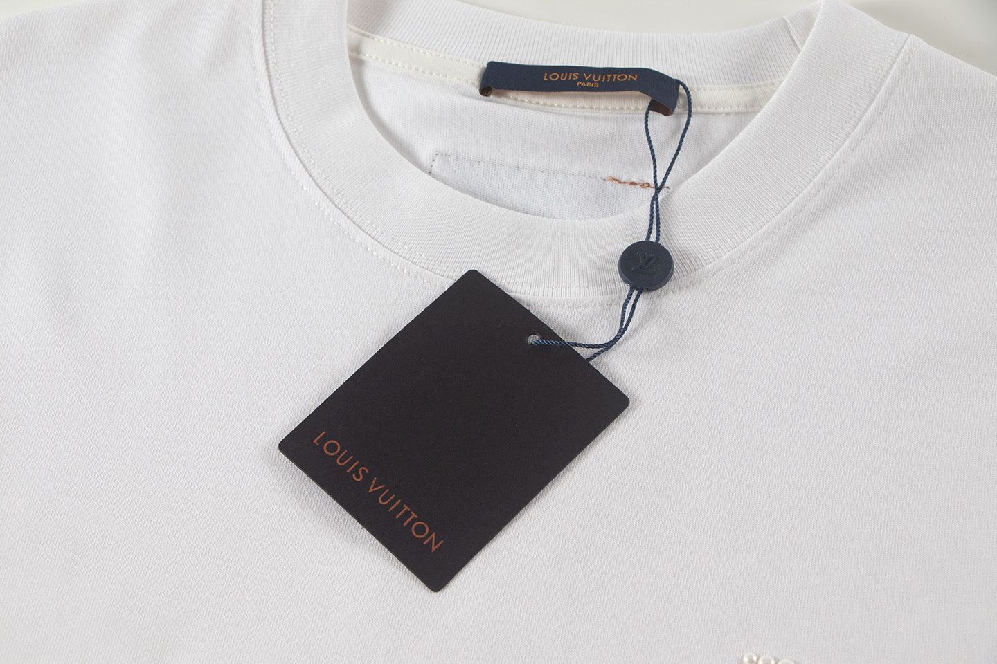 251008 New high-quality pearl grain embossed long-sleeved shirt