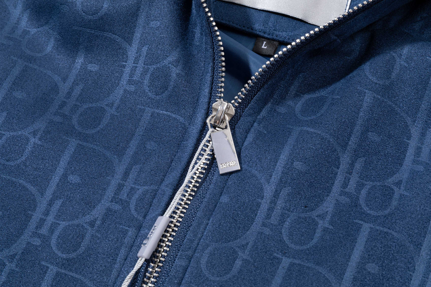 251008 New high-quality deerskin fleece hooded jacket with full embossed printing process
