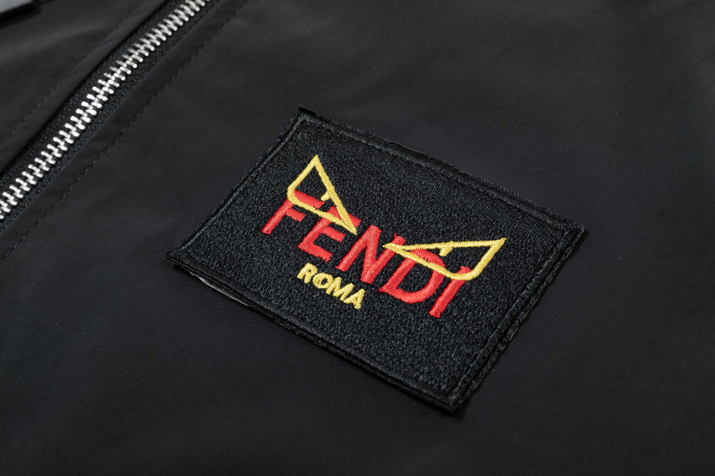 251008 New high-quality hooded windbreaker jacket with distinctive logo