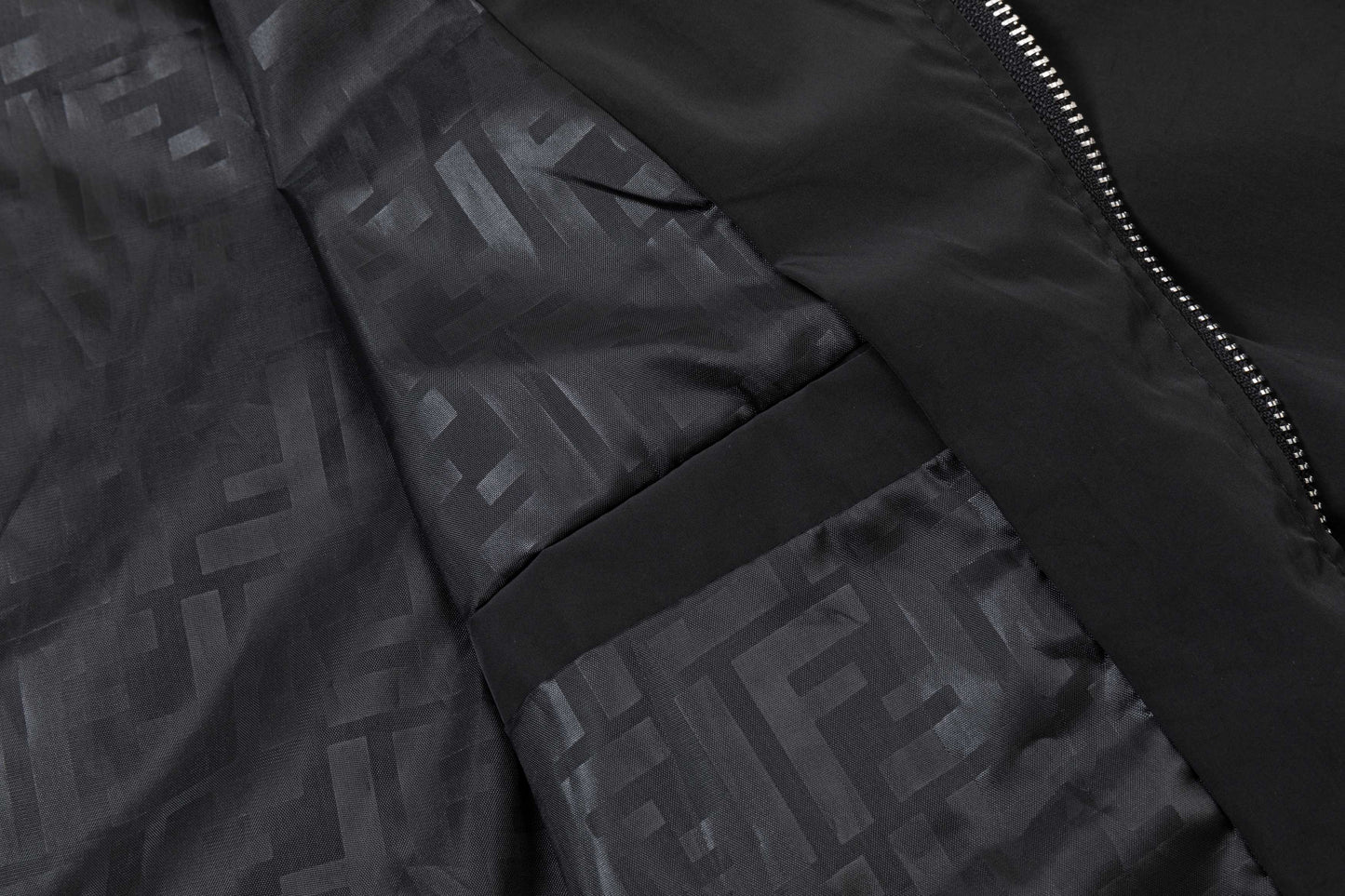 251008 New high-quality hooded windbreaker jacket with distinctive logo