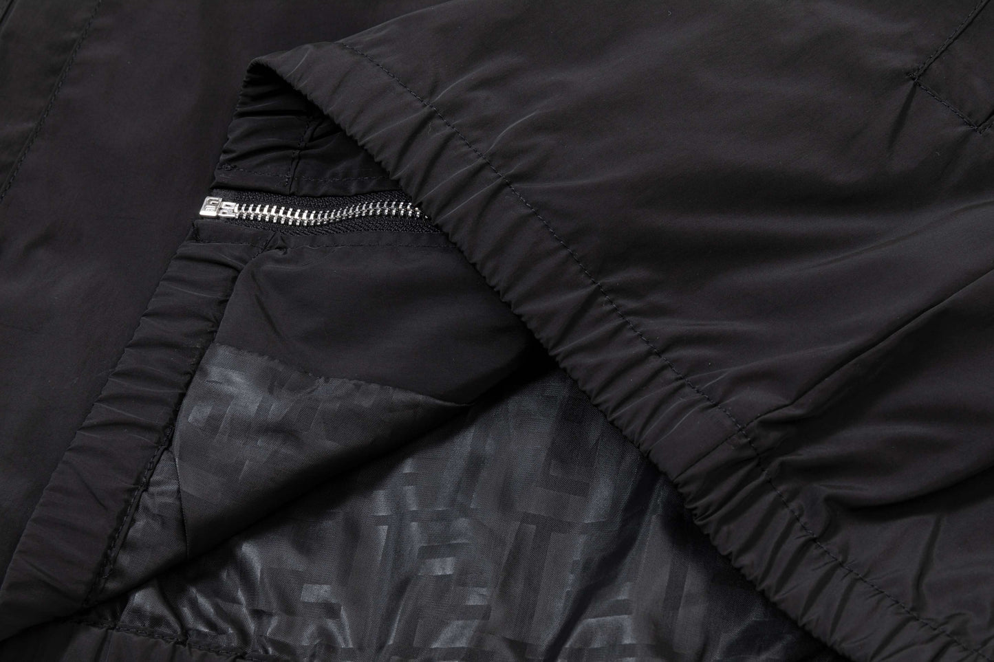 251008 New high-quality hooded windbreaker jacket with distinctive logo