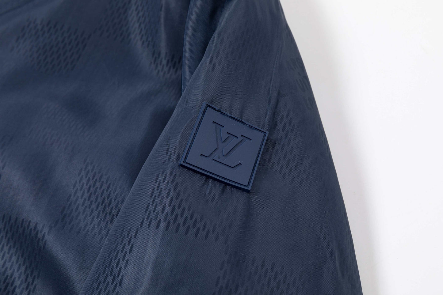 251008 New high-quality dark-patterned checkerboard hooded trench jacket