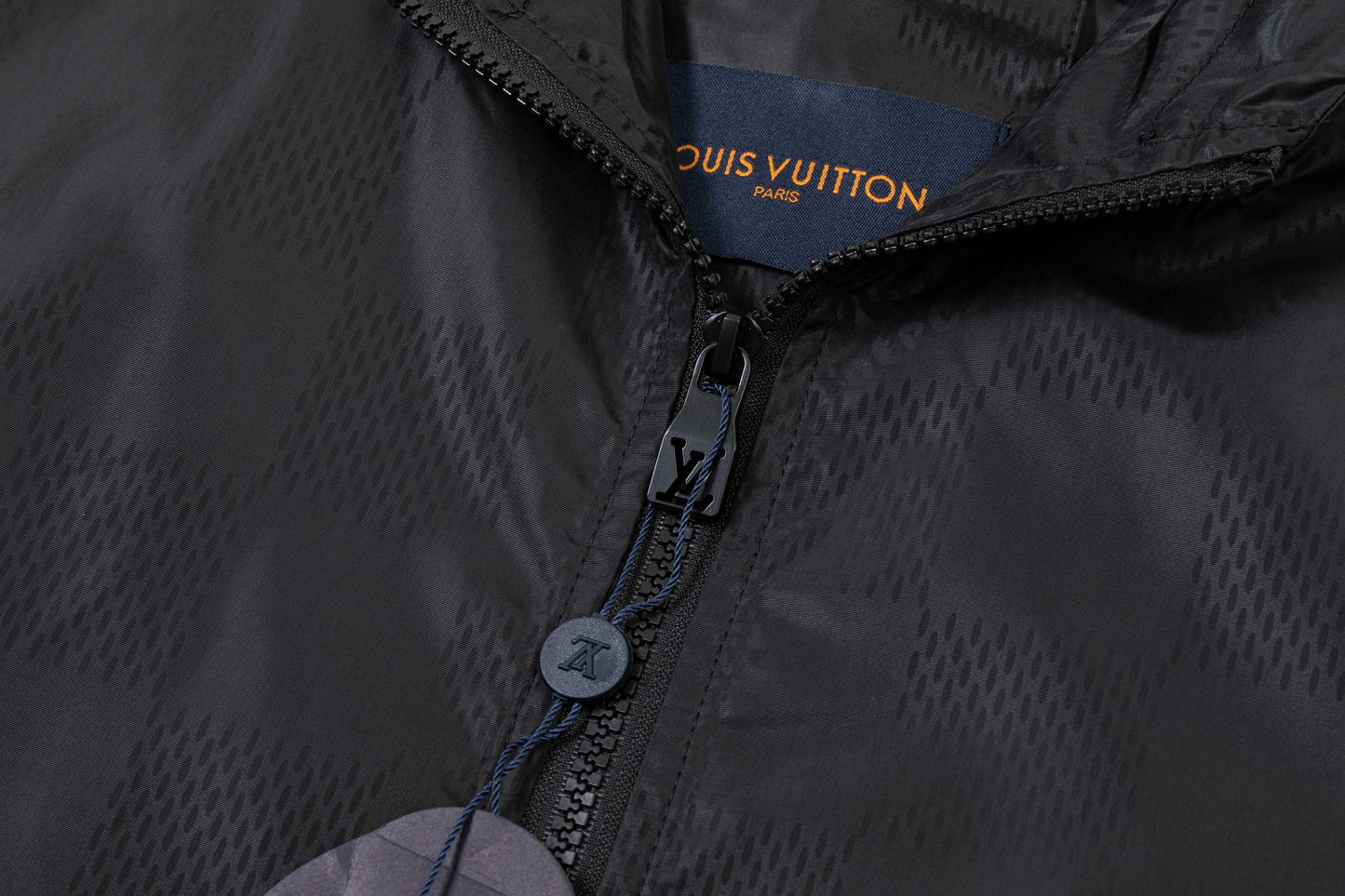 251008 New high-quality dark-patterned checkerboard hooded trench jacket