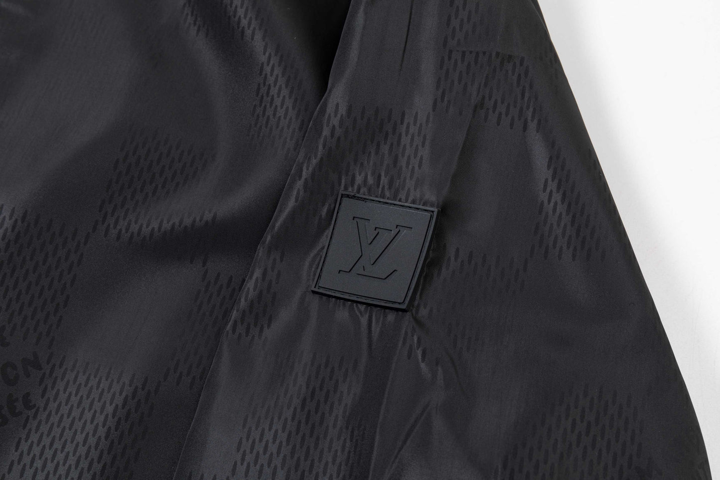 251008 New high-quality dark-patterned checkerboard hooded trench jacket
