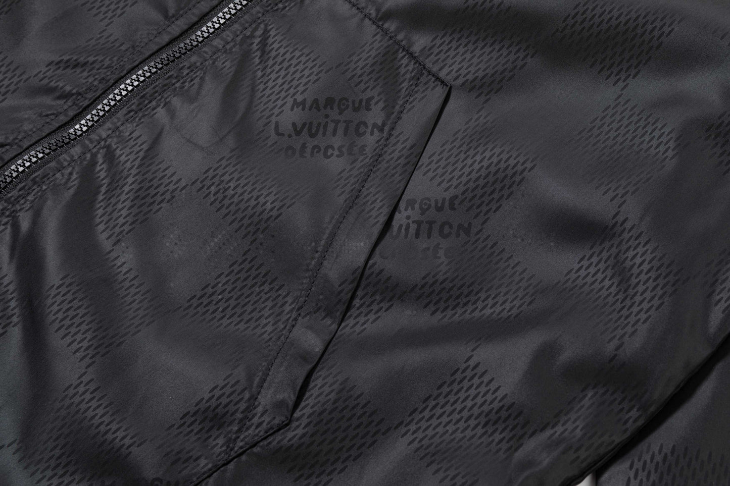 251008 New high-quality dark-patterned checkerboard hooded trench jacket