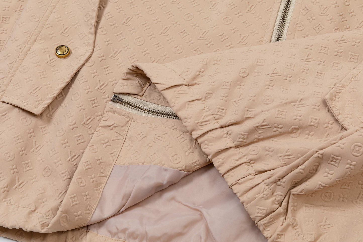 251008 New high-quality three-dimensional embossed hooded trench coat