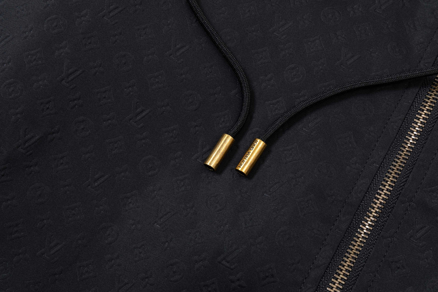 251008 New high-quality three-dimensional embossed hooded trench coat