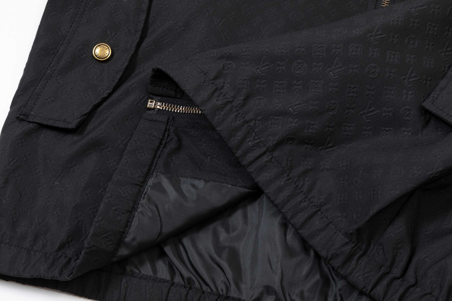 251008 New high-quality three-dimensional embossed hooded trench coat
