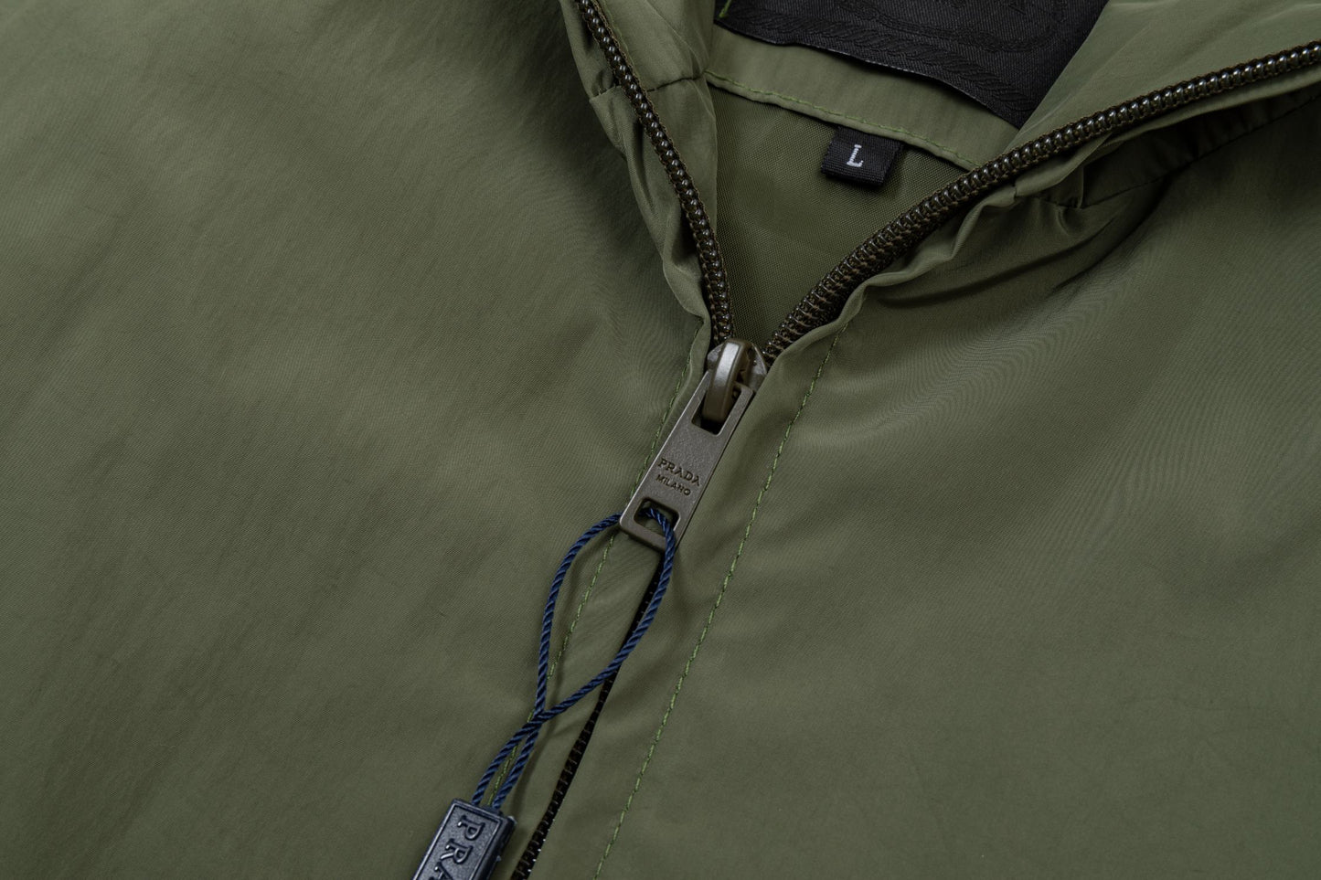 251008 New high-quality triangular leather hooded windbreaker jacket