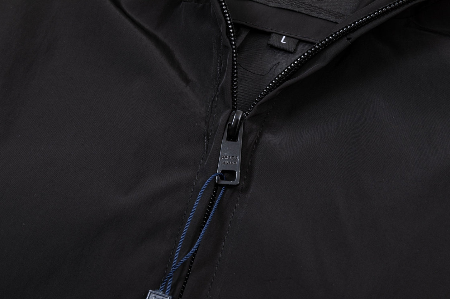 251008 New high-quality triangular leather hooded windbreaker jacket