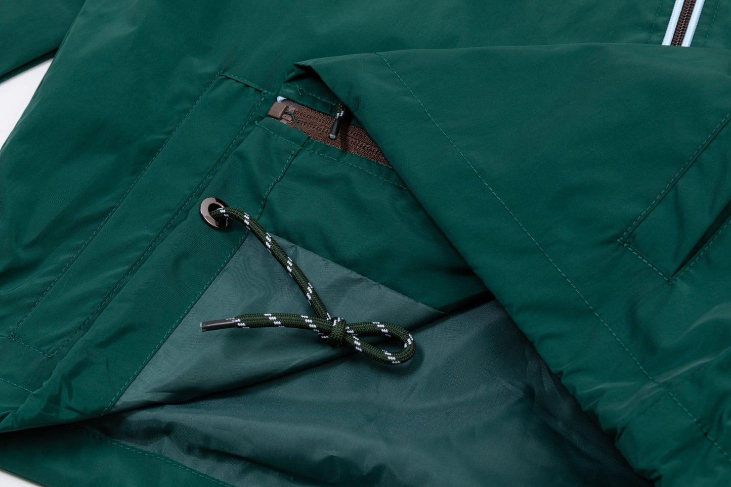 251008 new high-quality hooded trench jacket with a patchwork zipper design