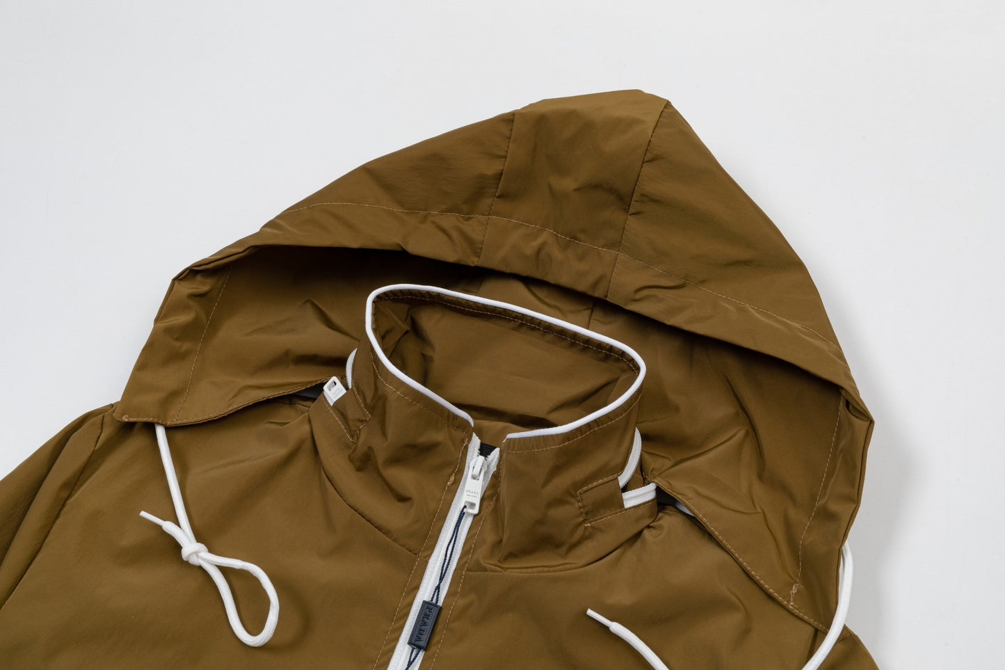 251008 new high-quality hooded trench jacket with a patchwork cap design